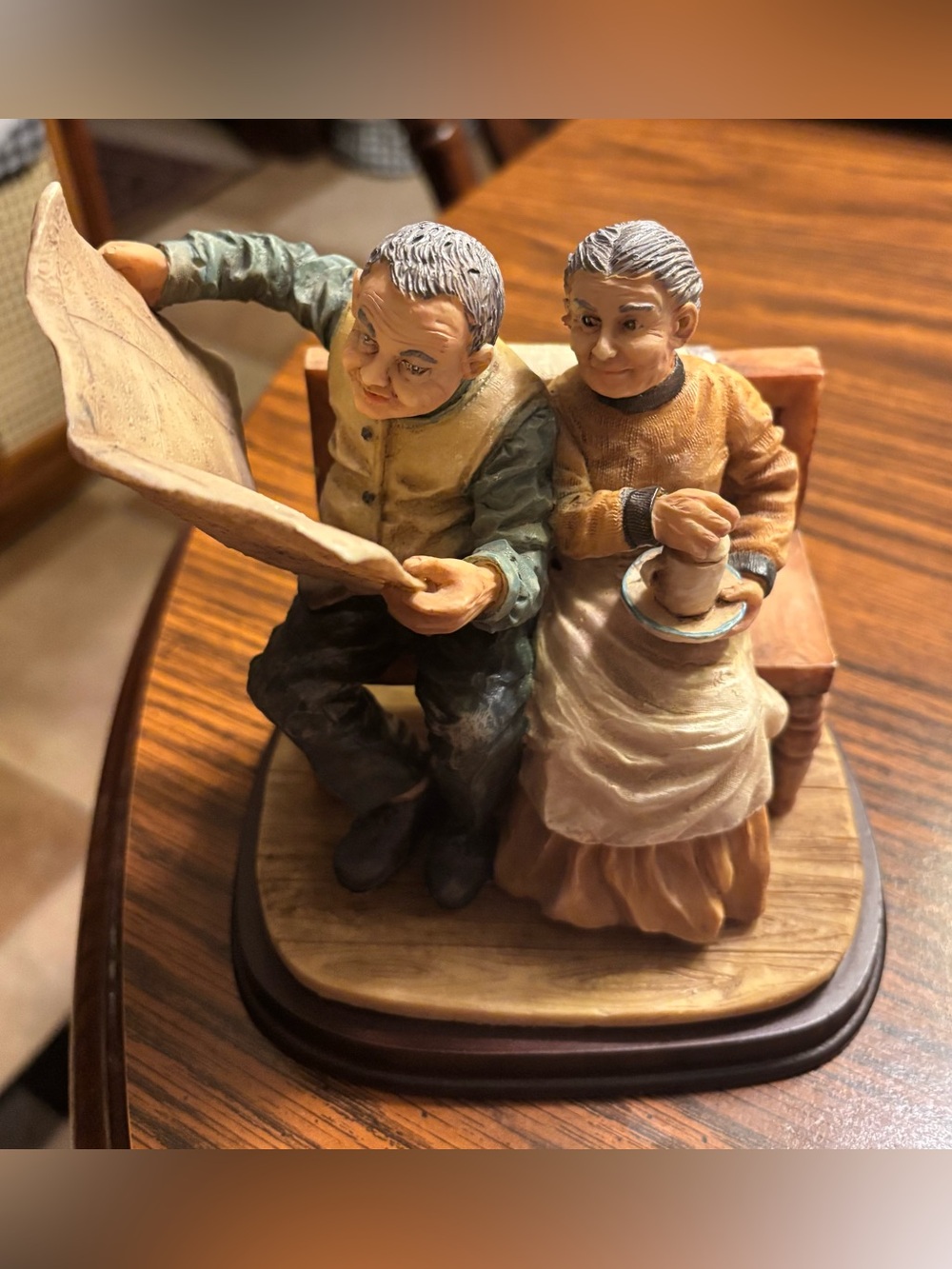 👴🤎👵Older Couple Figurine